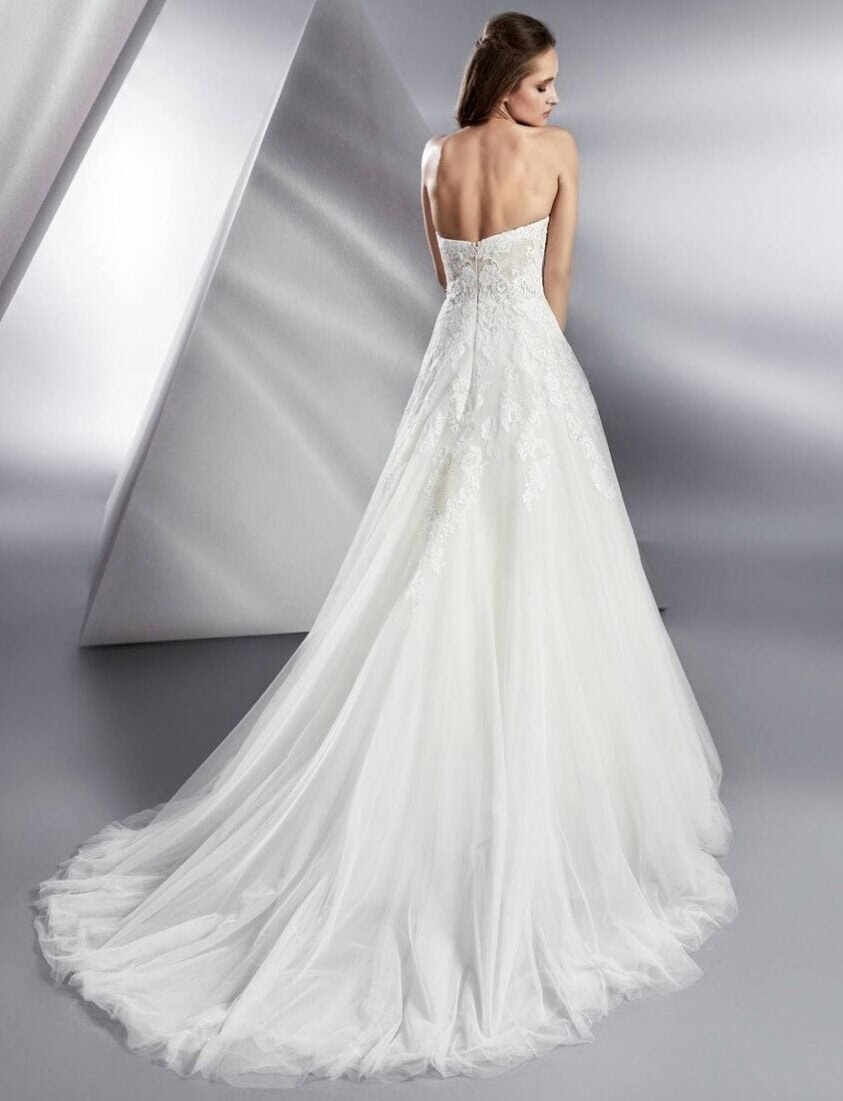 Beluga dos Modeca robe de mariée princesse bustier coeur top dentelle jupe tulle plat applications de dentelle traîne magasin de robes de mariée Nogent sur Marne