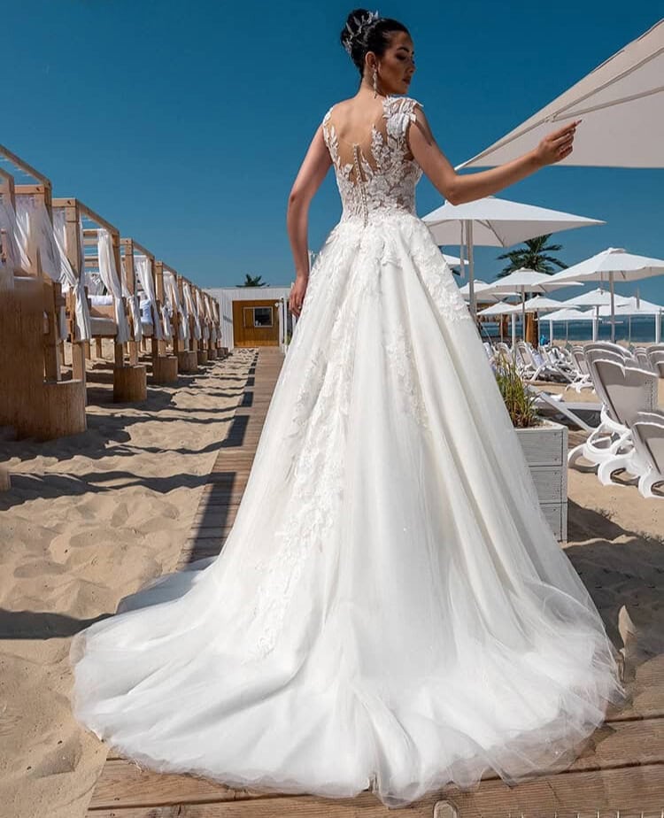 Chanelle dos MS Moda robe de mariée princesse top transparence de dentelle jupe tulle applications de dentelle traîne magasin de robes de mariée Paris