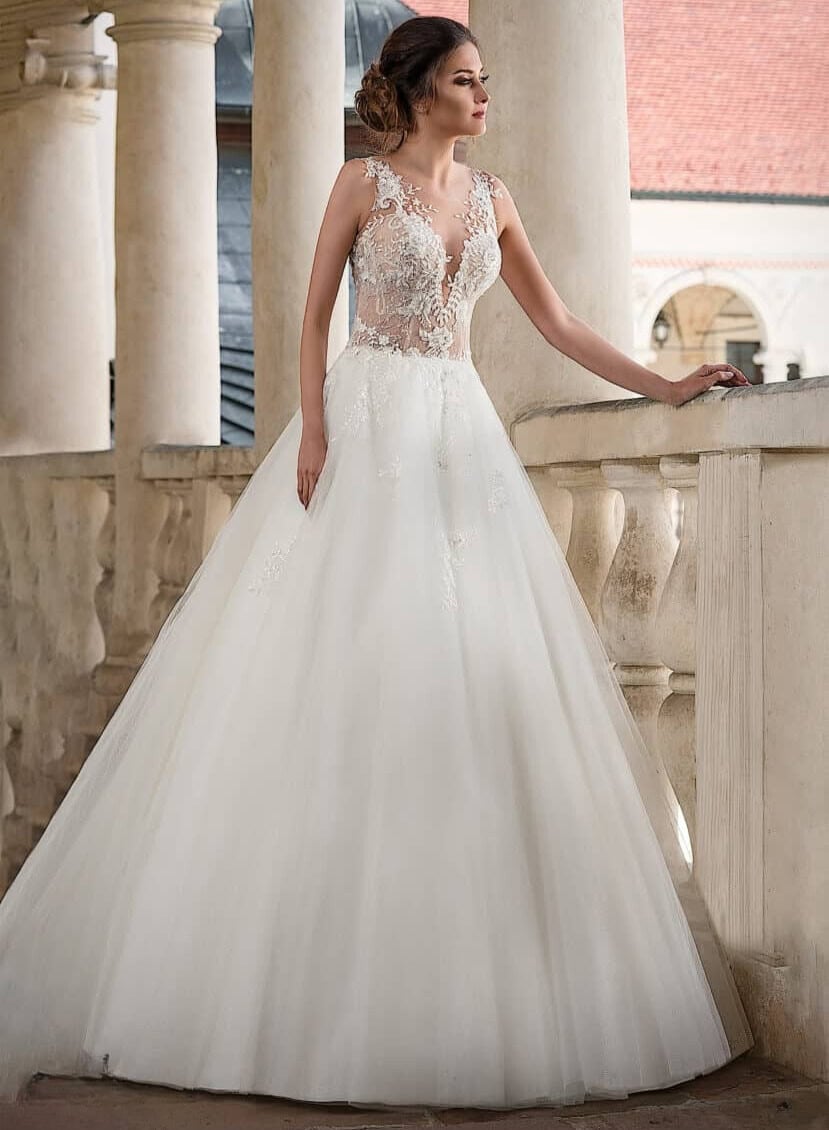 Giulia face MS Moda robe de mariée princesse top dentelle bretelle jupe tulle applications de dentelle traîne magasin de robes de mariée Nogent sur Marne