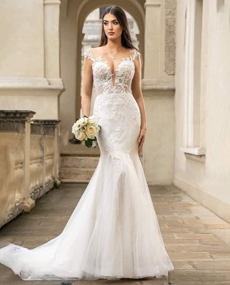 Jordan face MS Moda robe de mariée sirène dentelle bustier coeur manchettes dentelle traîne tulle magasin de robes de mariée Annecy