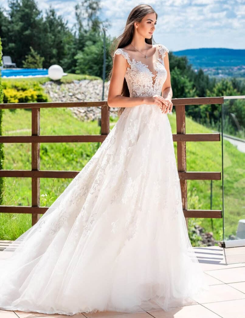 Luna face MS Moda robe de mariée princesse top dentelle jupe tulle dentelle traîne magasin de robes de mariée Nogent sur Marne