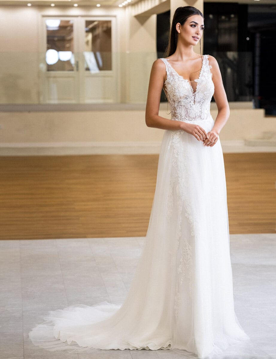 Valencia face MS Moda robe de mariée fluide A-line trapèze top dentelle décolleté V bretelles jupe tulle fluide traîne magasin de robes de mariée Paris Annecy