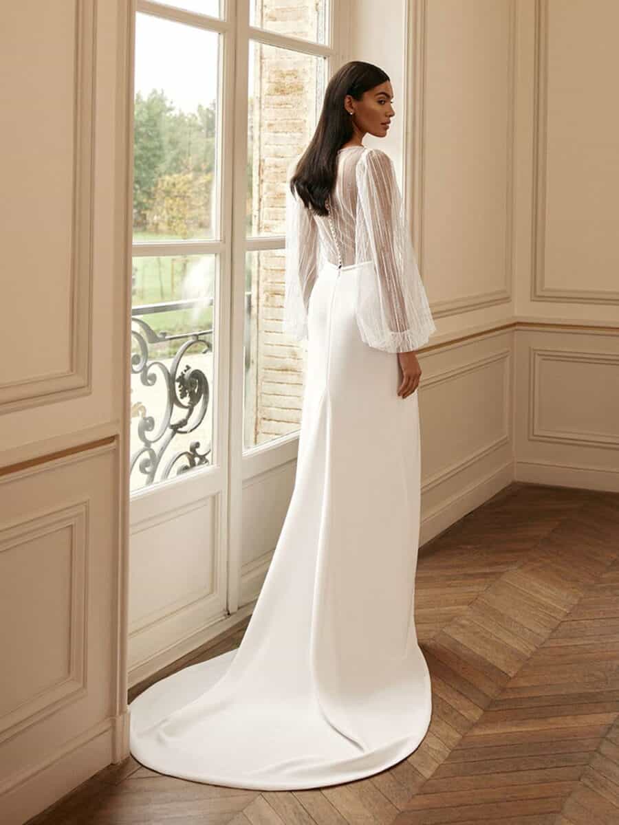 Vernessa Pollardi dos robe de mariée fluide crêpe décolleté V manches bouffantes longues tulle ceinture fine jupe fluide fendue traîne magasin de robes de mariée Paris