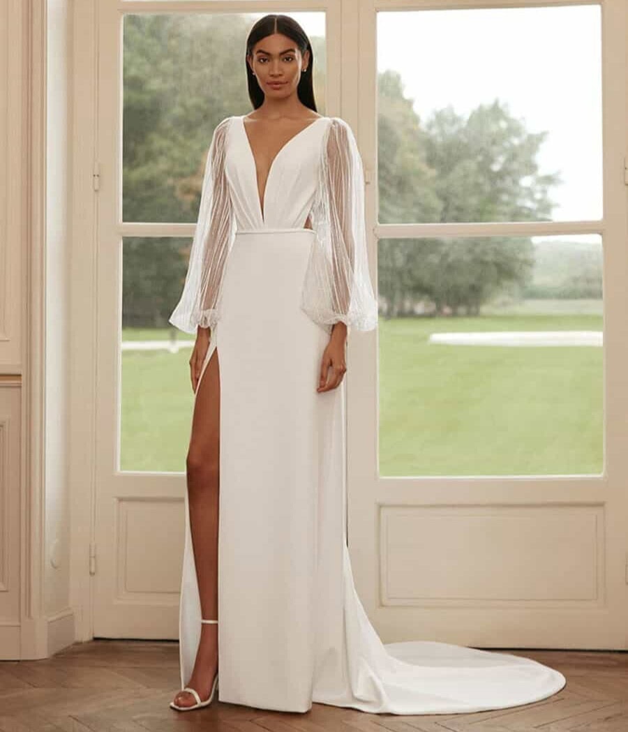 Vernessa Pollardi face robe de mariée fluide crêpe décolleté V manches bouffantes longues tulle ceinture fine jupe fluide fendue traîne magasin de robes de mariée Paris