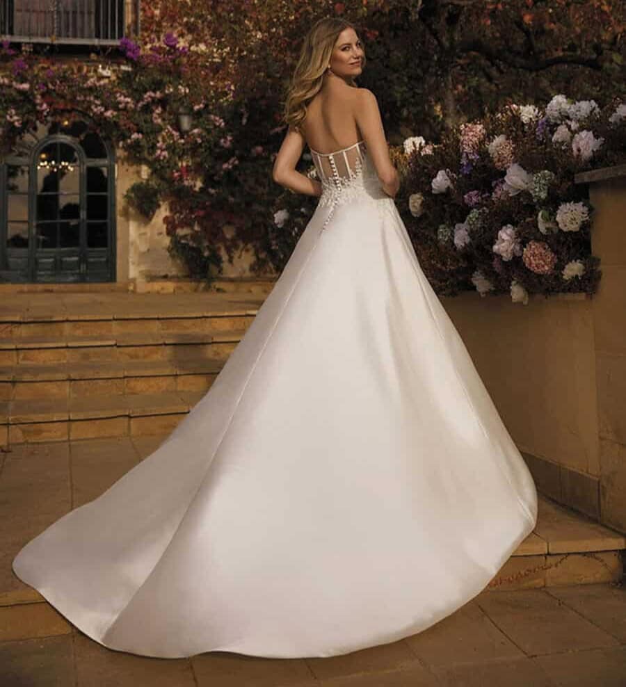 Woolfy dos White One robe de mariée A-line trapèze satin bustier plissé décolleté V ceinture dentelle traîne magasin de robes de mariée Nogent sur Marne