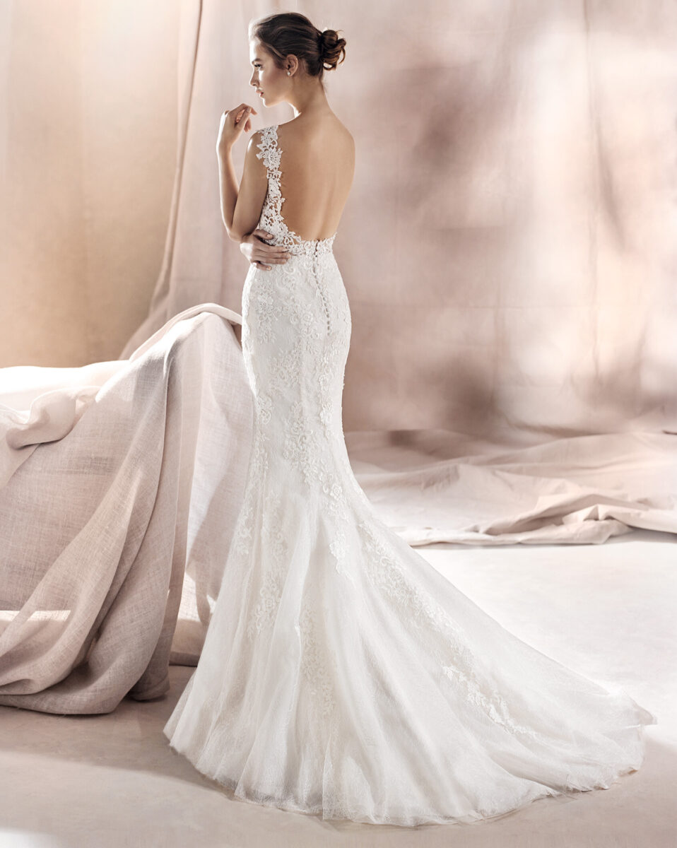 saura dos White One robe de mariée sirène dentelle top transparence de dentelle traîne magasin de robes de mariée Nogent sur Marne