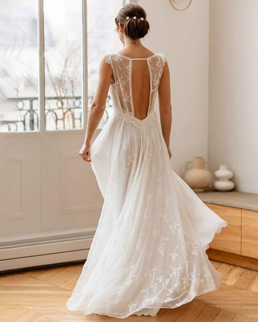 Clair obscur dos Elsa Gary robe de mariée A-line trapèze fluide mousseline dentelle décolleté V magasin de robes de mariée Annecy