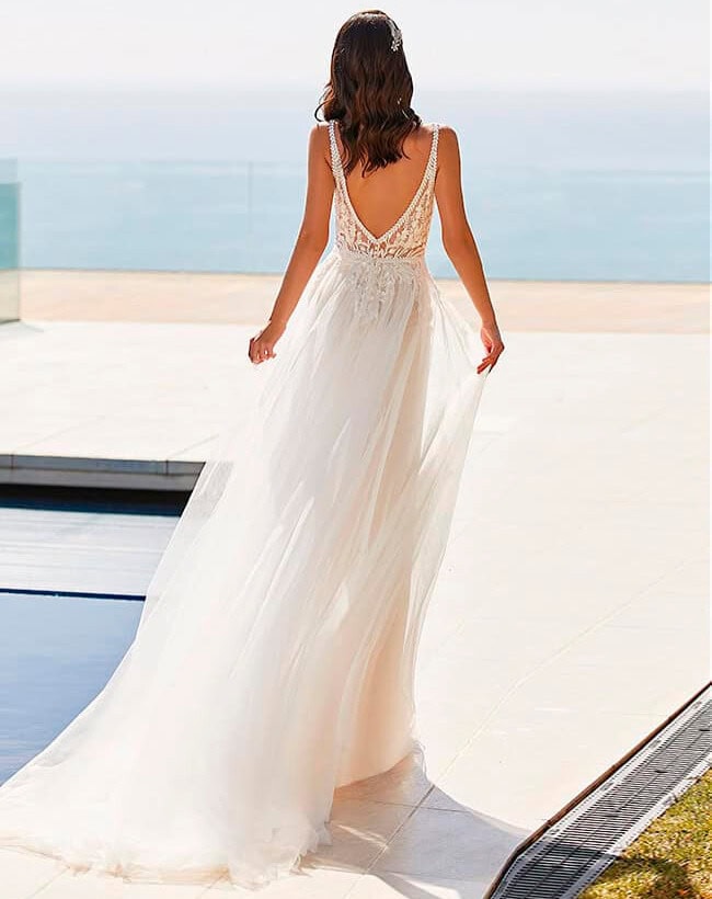 Brie dos Pronovias robe de mariée sirène a-line trapèze top dentelle décolleté V bretelles fines sur jupe tulle traîne glamour sexy moulante feminine magasin de robes de mariée Nogent sur Marne