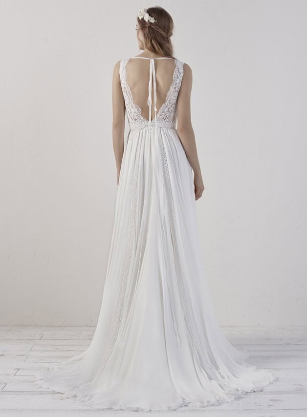 Effigie dos Pronovias robe de mariée fluide top dentelle décolleté V jupe plissée mousseline boheme simple épurée sobre magasin de robes de mariée Nogent sur Marne