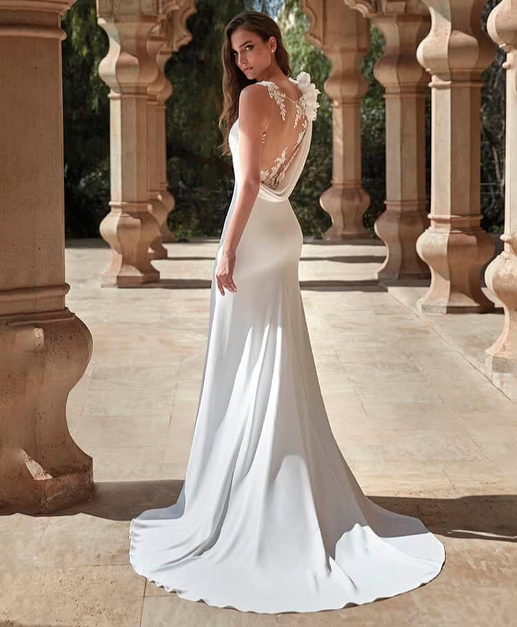 Flores dos Pronovias robe de mariée sirène crepe top décolleté V décolleté dos benitier traine magasin de robes de mariée Annecy