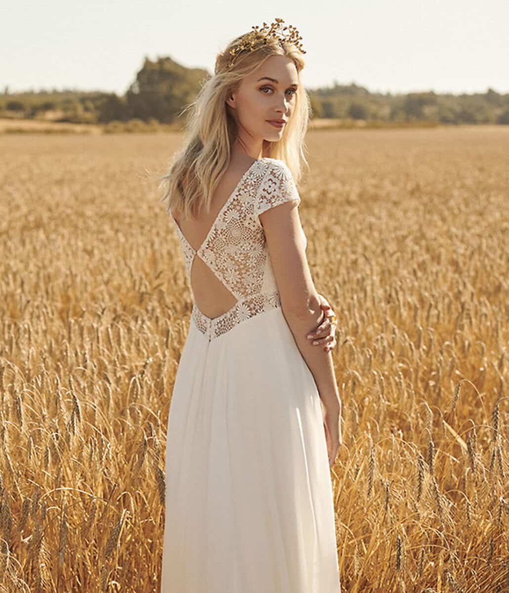 Inez dos Rembo atelier robe de mariée fluide top dentelle bustier droit manches courtes dentelle jupe muosseline ceinture dentelle magasin de robes de mariée Paris