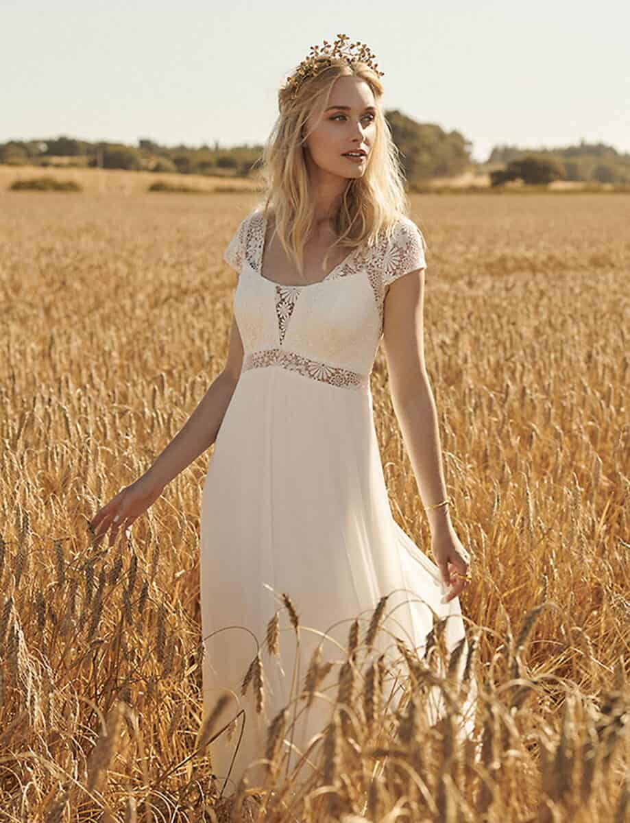 Inez face Rembo atelier robe de mariée fluide top dentelle bustier droit manches courtes dentelle jupe muosseline ceinture dentelle magasin de robes de mariée Paris