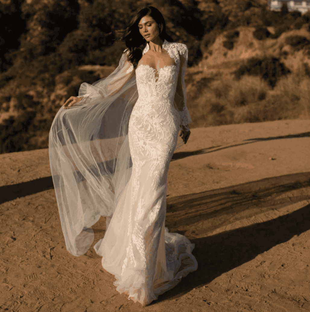 Maclaine face Pronovias robe de mariée sirène bustier dentelle cape tulle traîne magasin de robes de mariée Nogent sur Marne