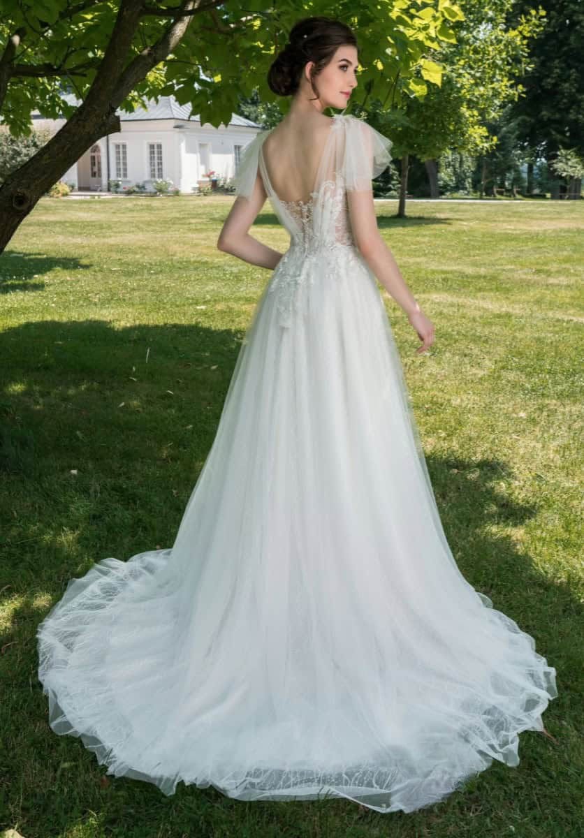 Agnetha dos MS Moda robe de mariée A-line trapèze top tulle dentelle décolleté V manches fluide tulle jupe tulle traîne magasin de robes de mariée Paris