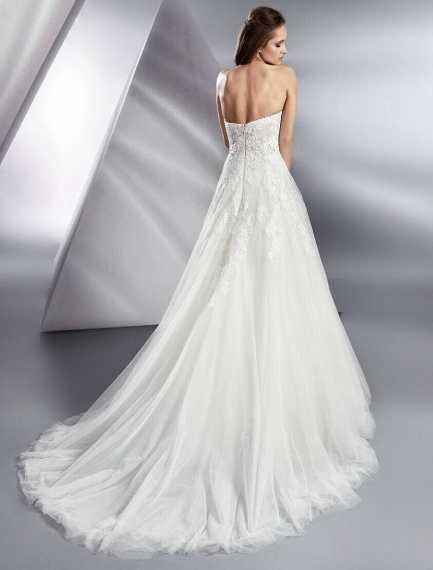 Beluga dos Modeca robe de mariée princesse bustier tulle dentelle traîne magasin de robes de mariée Nogent sur Marne