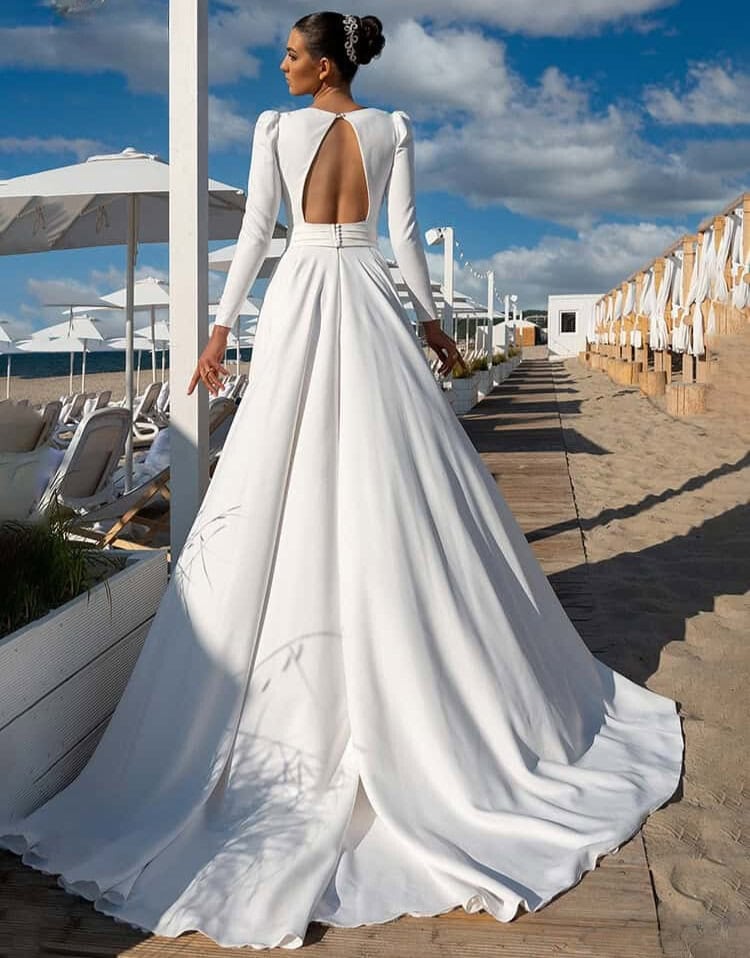 Berta dos MS Moda robes de mariée princesse fluide crêpe décolleté V manches froncées longues traîne magasin de robes de mariée Paris