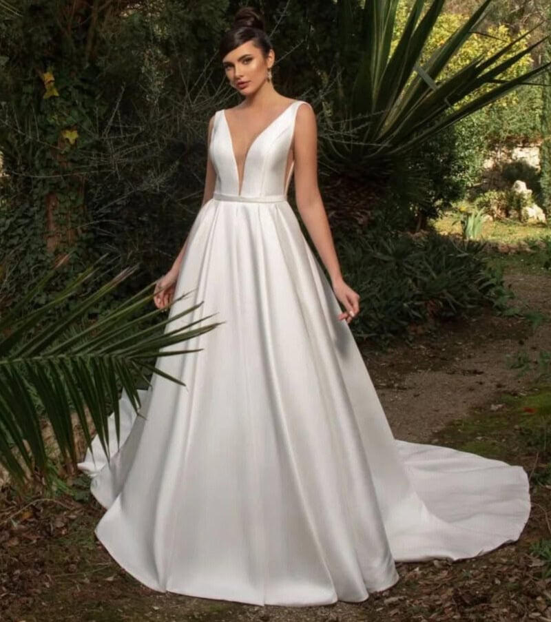 S10074 face Selestia robe de mariée mikado satin top décolleté V jupe plis traîne magasin de robes de mariée Annecy