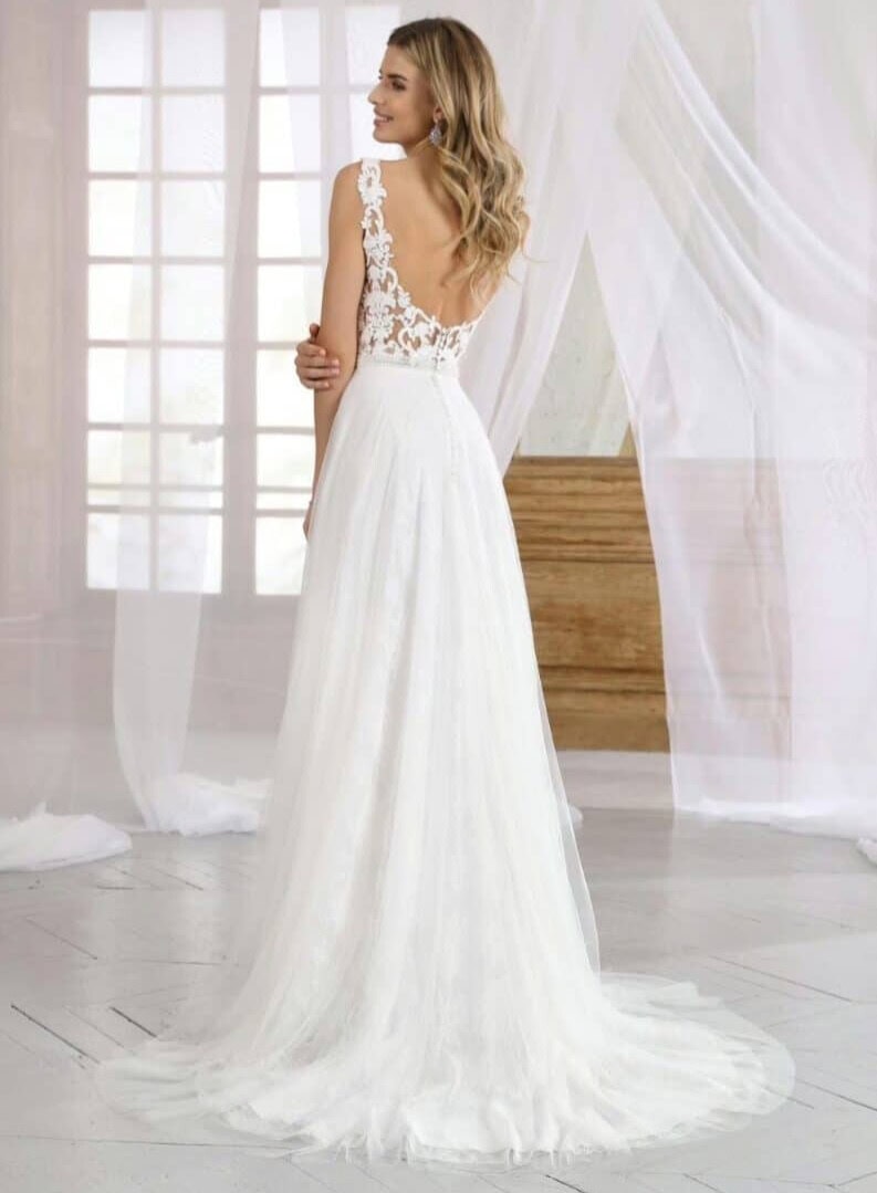 521002 dos Ladybird robe de mariée A-line trapèze top dentelle décolleté V bretelles dentelle ceinture perlée jupe tulle évasée traîne magasin de robes de mariée Paris