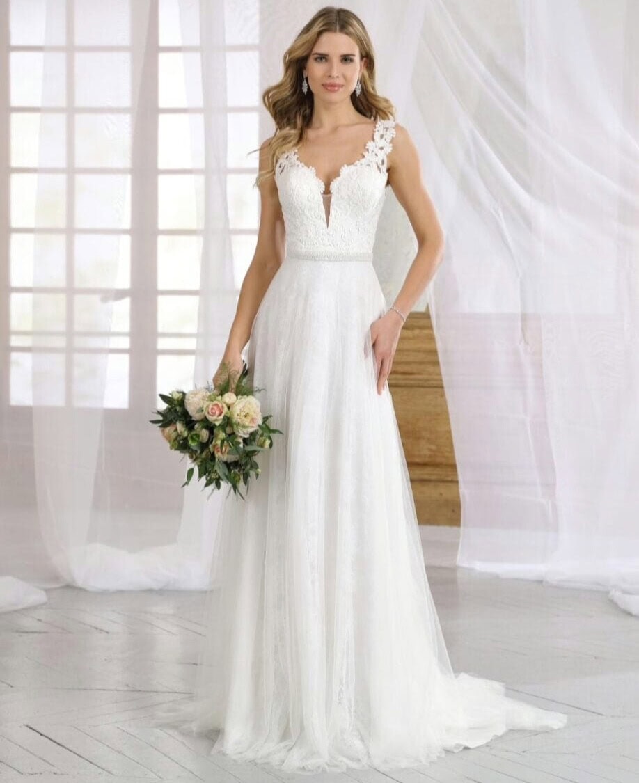 521002 face Ladybird robe de mariée A-line trapèze top dentelle décolleté V bretelles dentelle ceinture perlée jupe tulle évasée traîne magasin de robes de mariée Paris