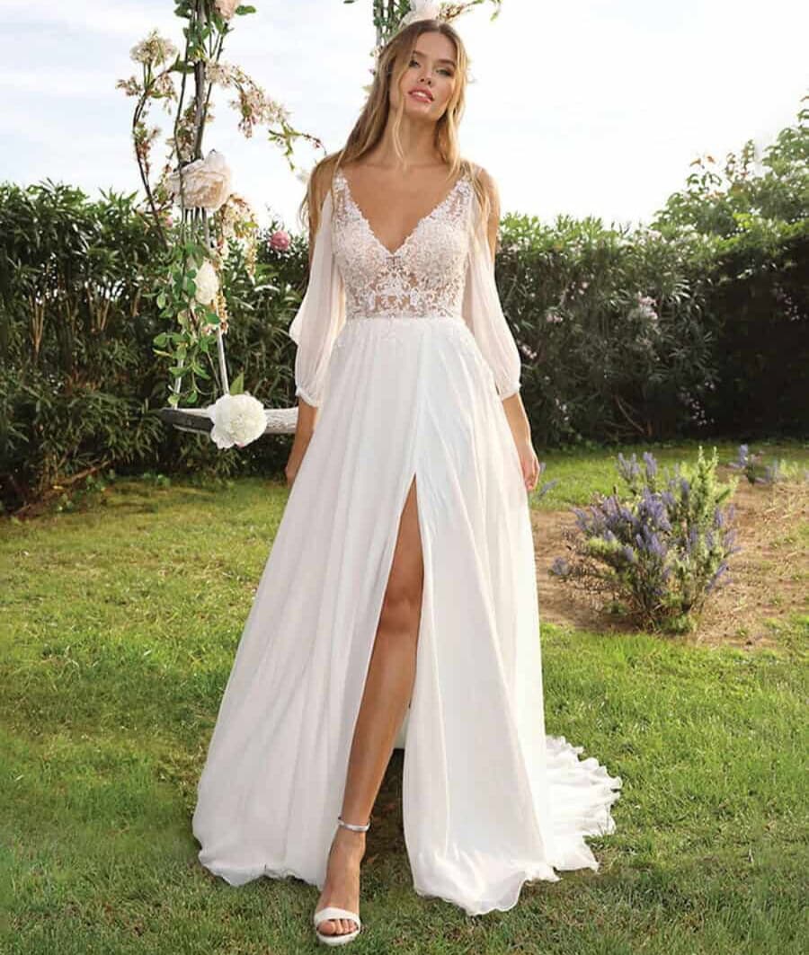 Kailene face Ladybird robe de mariée fluide top dentelle décolleté V manches 3:4 mousseline jupe fendue traîne boutique de robes de mariée Annecy