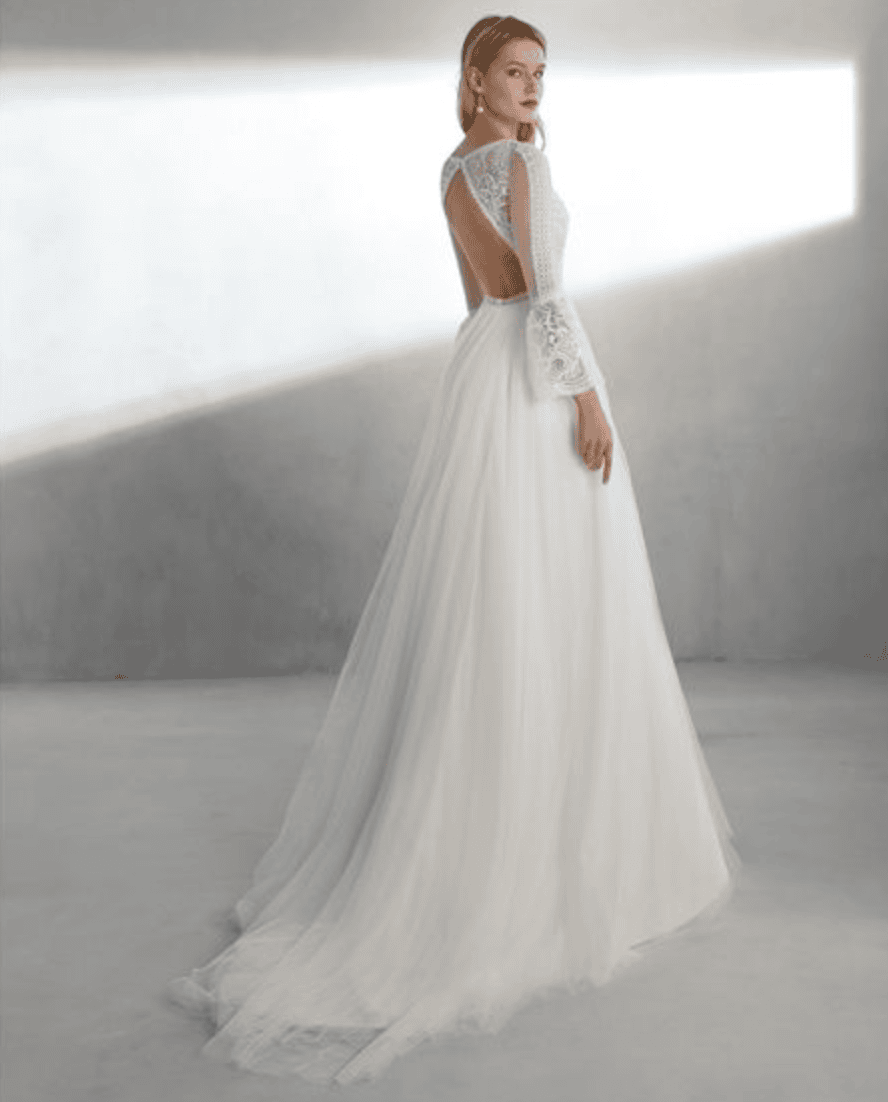 Baltico dos Valerio Luna robe de mariée A-line trapèze top décolleté bateau en dentelle manches longues évasées tulle festonné dentelle jupe tulle traîne magasin de robes de mariée Paris