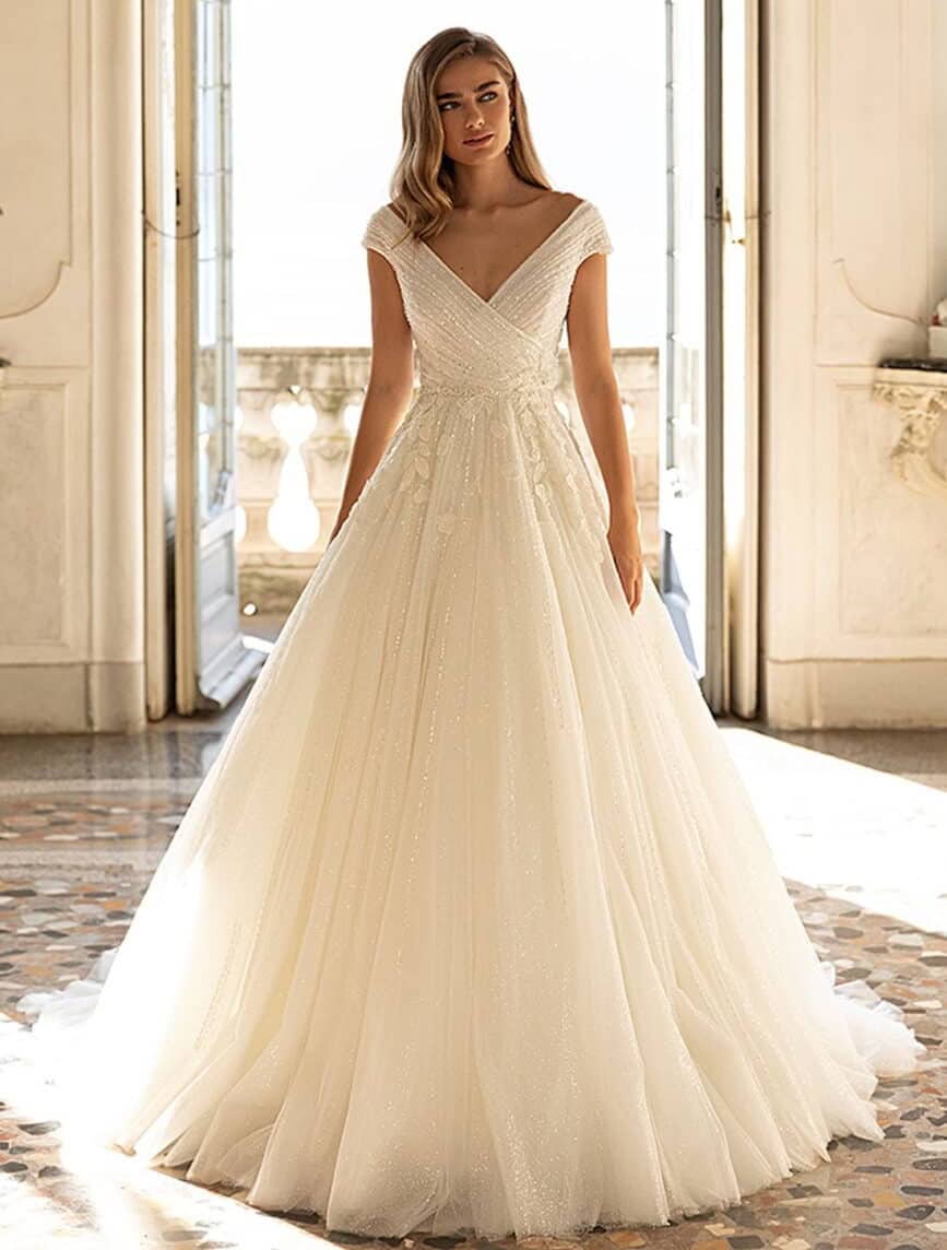 Carmina face Pollardi robe de mariée princesse tulle dentelle pailleté top cache coeur manchettes traîne boutique de robes de mariée Paris