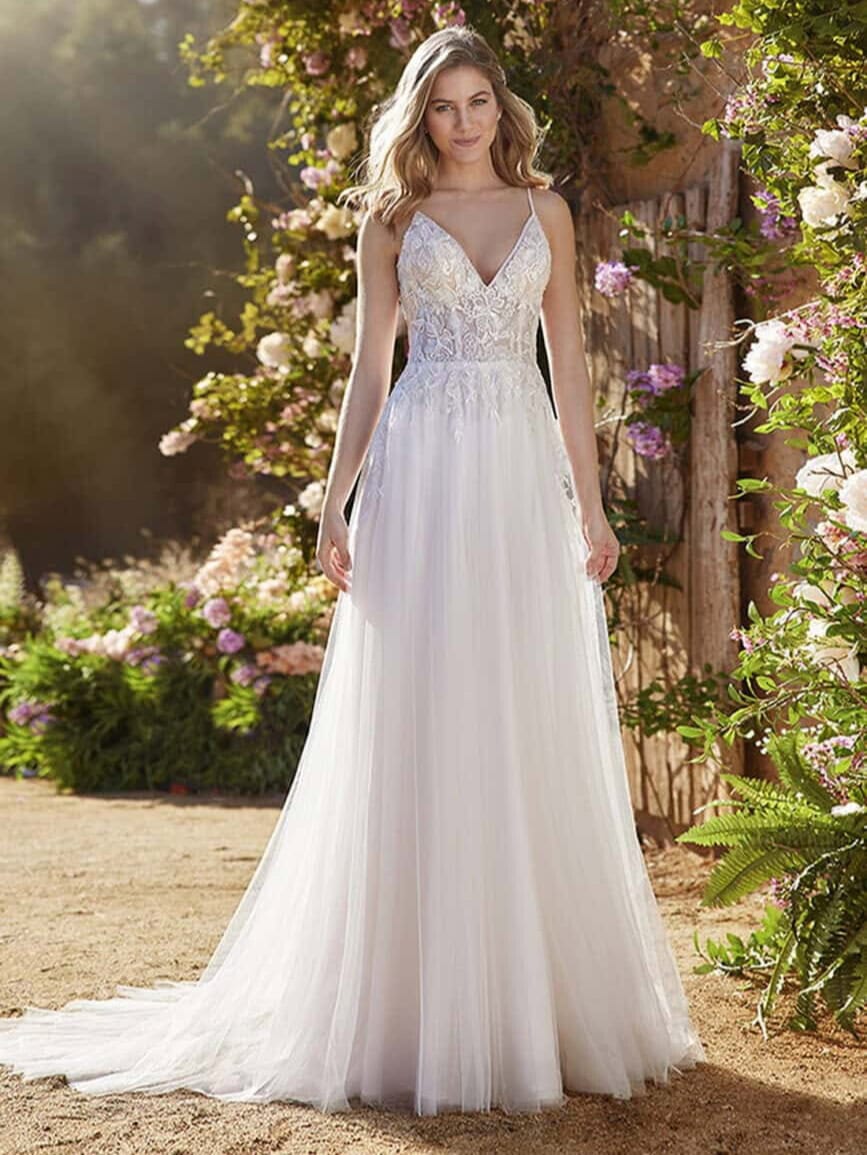 Evin face White One robe de mariée A-line fluide trapèze top dentelle décolleté V fines bretelles jupe tulle traîne magasin de robes de mariée Paris