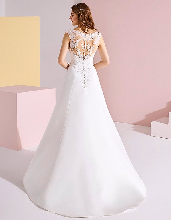 Tatyana dos White One robe de mariée A-line trapèze bustier coeur tulle transparence de dentelle applications de dentelle boutique de robes de mariée Annecy