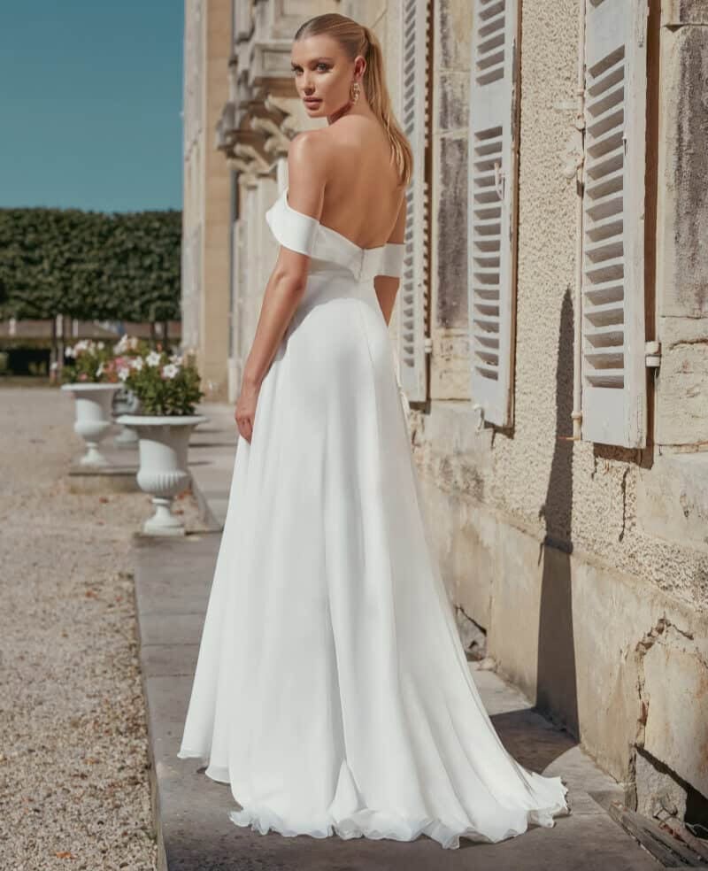 44454 dos Lillian West robe de mariée A-line mousseline top drapé style bardot boutique de robes de mariée Paris