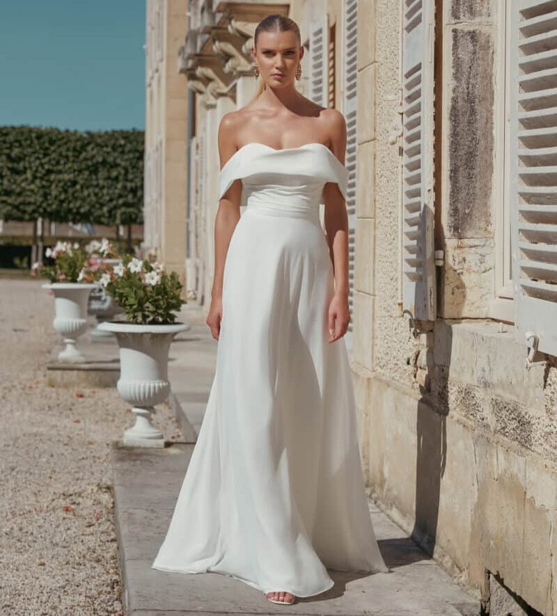 44454 face Lillian West robe de mariée A-line mousseline top drapé style bardot boutique de robes de mariée Paris