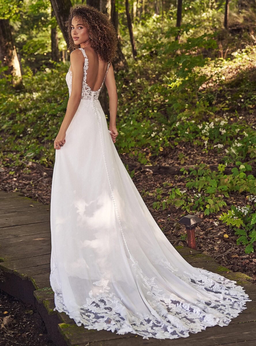 66240 dos Lillan West Justin Alexander robe de mariée fluide bohême mousseline dos nu décoleté rond traîne festonné de dentelle magasin de robes de mariée Annecy