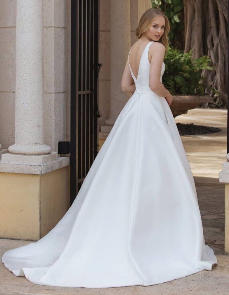 44080 dos Justin Alexander robe de mariée princesse top drapé décolleté V type cache coeur jupe évasée plis traîne magasin de robes de mariée Annecy