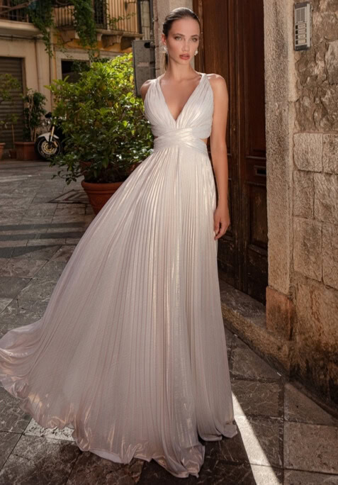 R173L face champagne Créatif Paris robe de soirée A-line top décolleté V profond ceinture croisée taille ajourée jupe plissée évasée magasin de robe de soirée Annecy