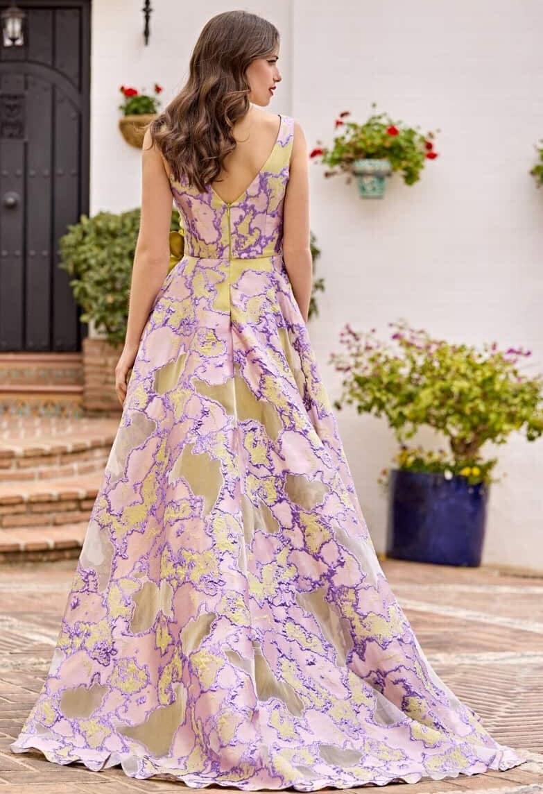 11251008 dos Sonia Pena robe de soirée évasée brocard top décolleté V ceinture large avec pans et fleurs en relief jupe évasée fendue magasin de robes de soirée Paris Nogent sur Marne