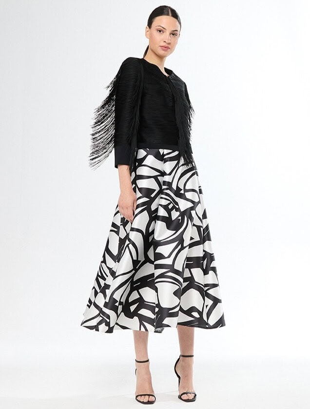 51572 face Carla Ruiz veste courte à frange noir magasin de robes de soirée Paris