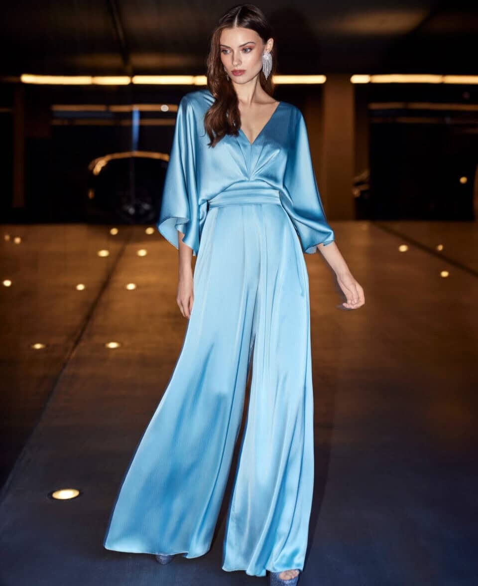 9805 face Dani's Party combinaison de soirée fluide décolleté V pantalon large satin combinaison de maman des mariés magasin de robes de soirée Paris