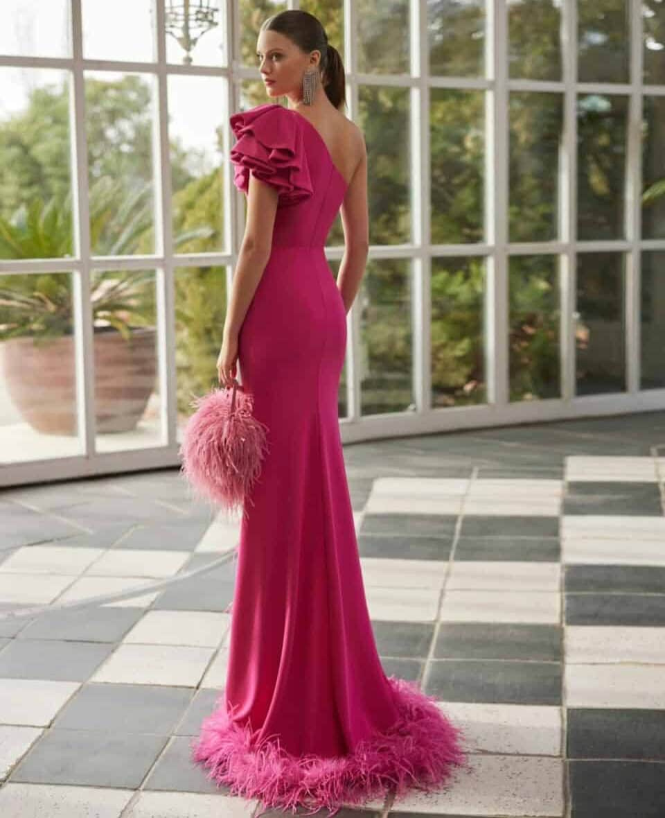 9J1M3 dos Marfil robe de soirée longue fuselée top asymétrique épaule volantée jupe fendue plumes robe maman des marié magasin de robes de soirée Paris