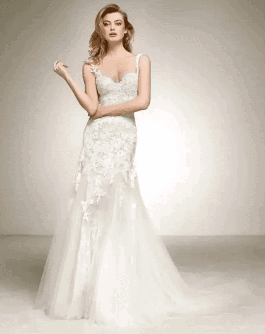 Dasha face Pronovias robe de mariée sirène dentelle tulle bustier coeur bretelles fines dentelle traîne magasin de robes de mariée Annecy