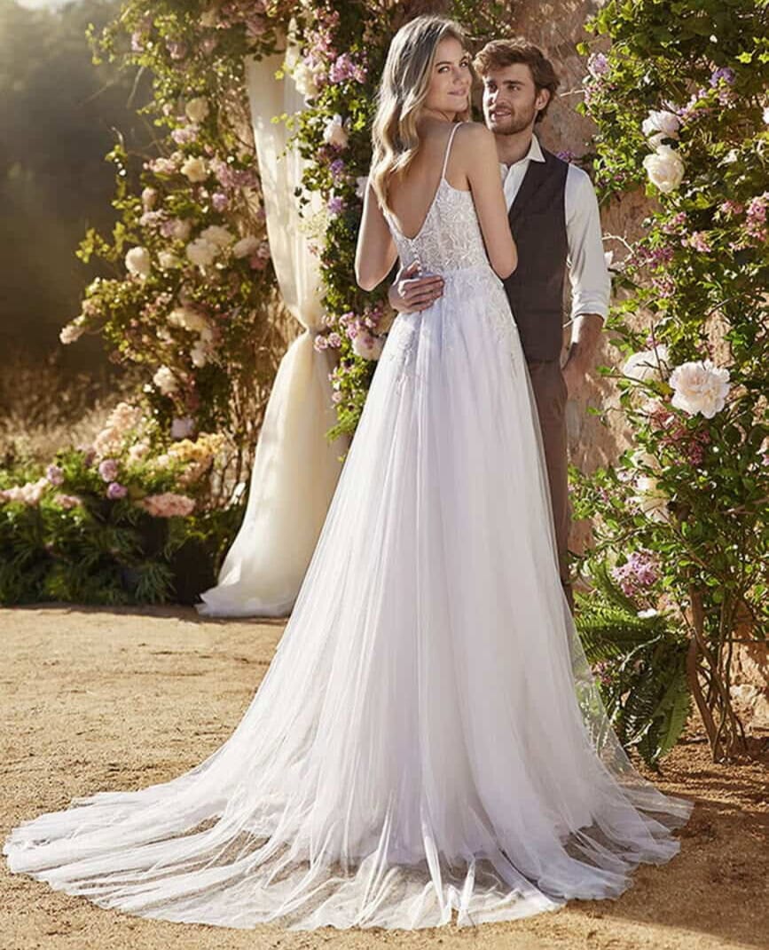 Evin dos White One robe de mariée A-line fluide top dentelle décolleté V bretelles fines jupe tulle plat traîne magasin de robes de mariée Paris