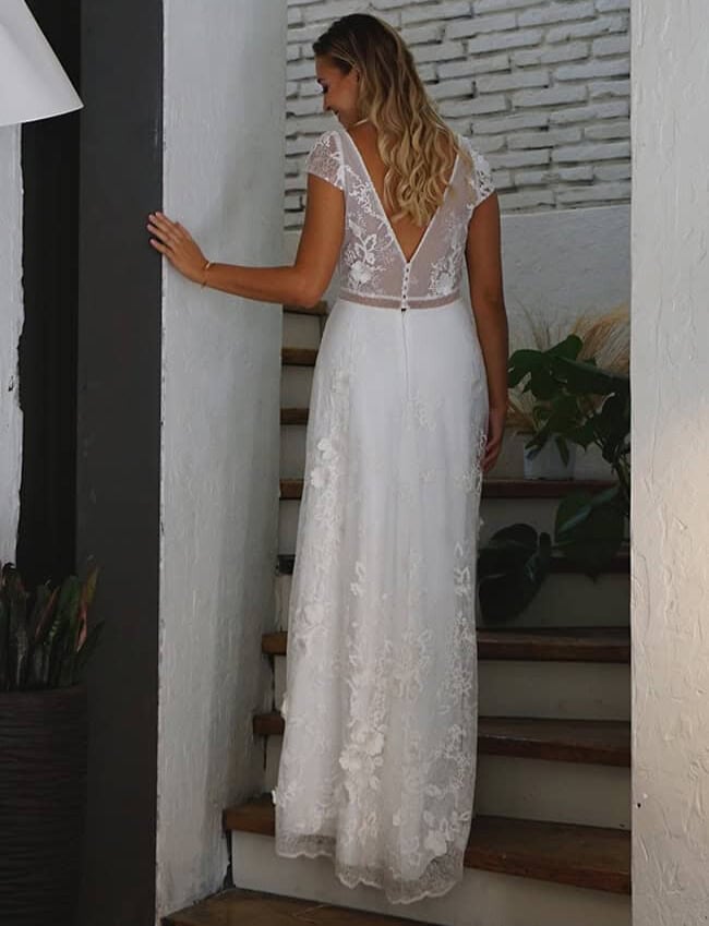 Fleur de Dentelle dos Mademoiselle'O robe de mariée A-line dentelle top décolleté V manches courtes jupe dentelle dos dentelle V magasin de robes de mariée Paris