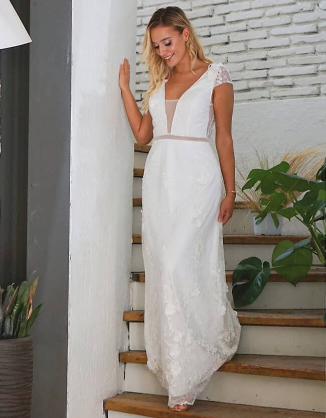 Fleur de Dentelle face Mademoiselle'O robe de mariée A-line dentelle top décolleté V manches courtes jupe dentelle dos dentelle V magasin de robes de mariée Paris