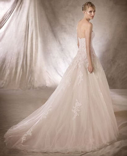 Helenka dos La Sposa robe de mariée princesse bustier vague dentelle tulle plat applications de dentelle traîne magasin de robes de mariée Nogent sur Marne