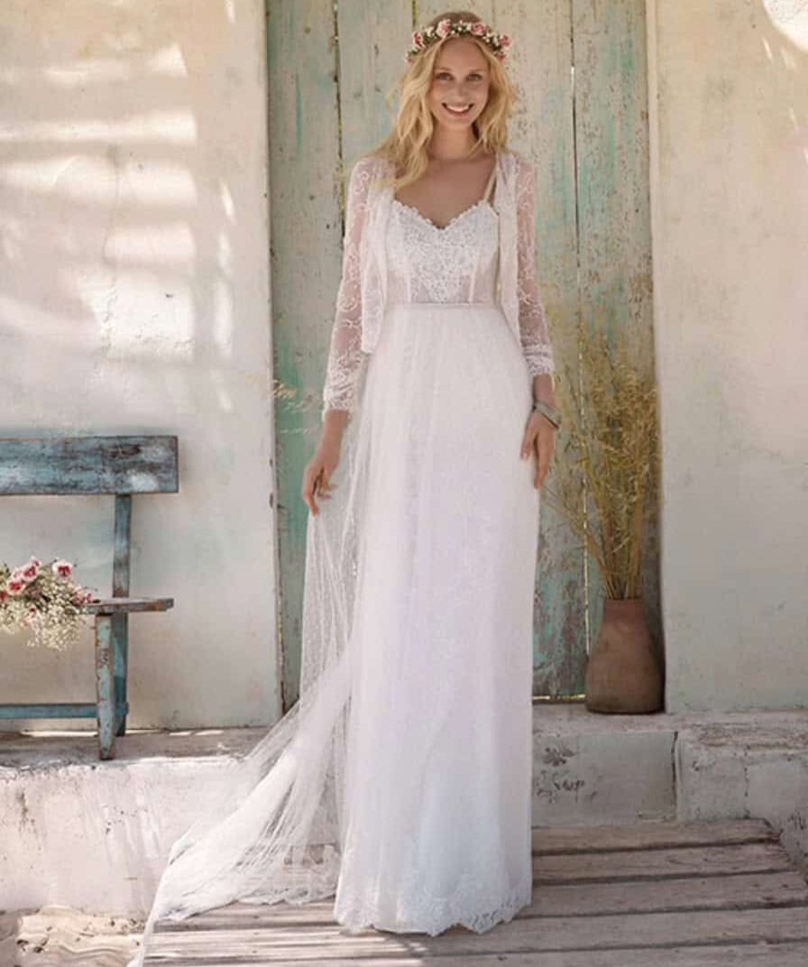 Max face Rembo Atelier robe de mariée fluide bohème simple épurée dentelle top décolleté V bretelles fines traîne magasin de robes de mariée Paris