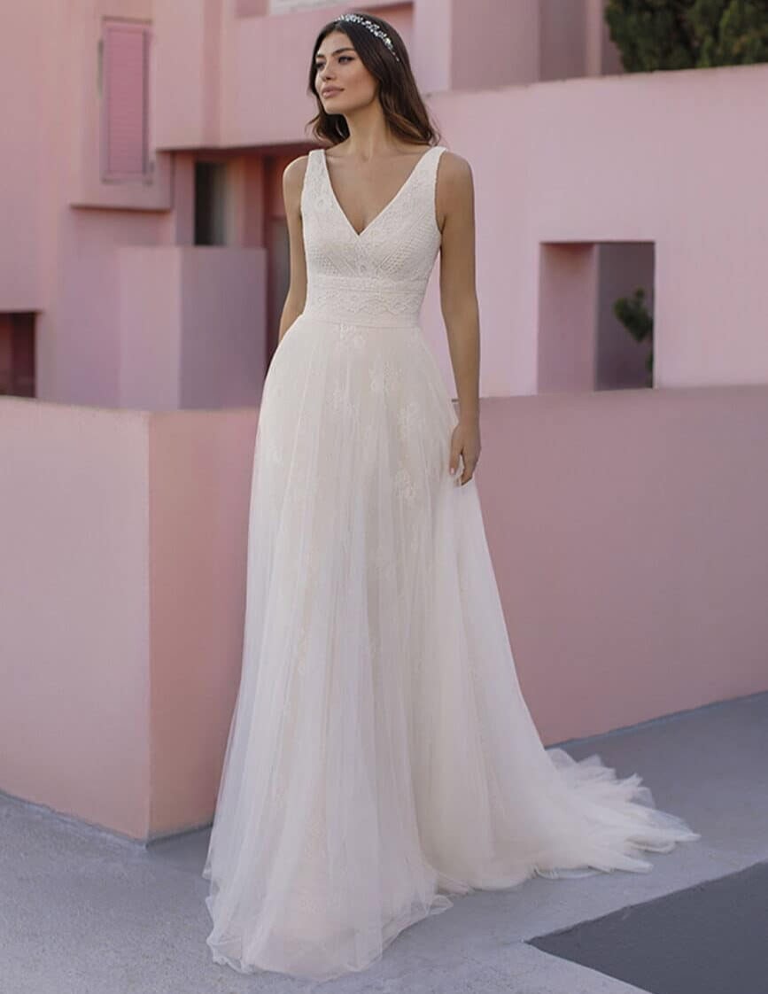 Ocret face Pronovias robe de mariée A-line sirène dentelle sur jupe tulle plat top décolleté V traîne magasin de robes de mariée Nogent sur Marne