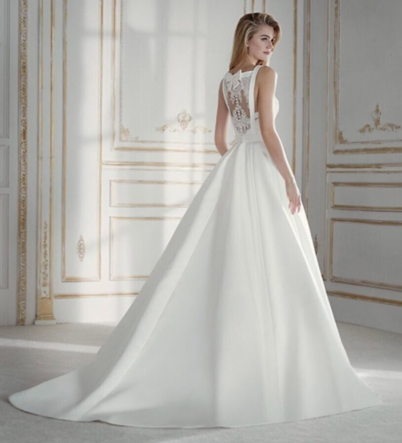 Puente dos Pronovias robe de mariée princesse mikado satin plastron dentelle ceinture drapée traîne magasin de robes de mariée Paris