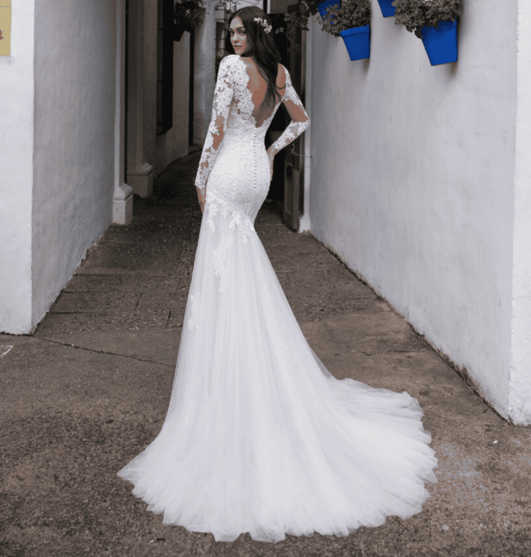 Sao dos Pronovias robe de mariée sirène dentelle tulle traine décolleté v manches longues magasin de robes de mariée Annecy