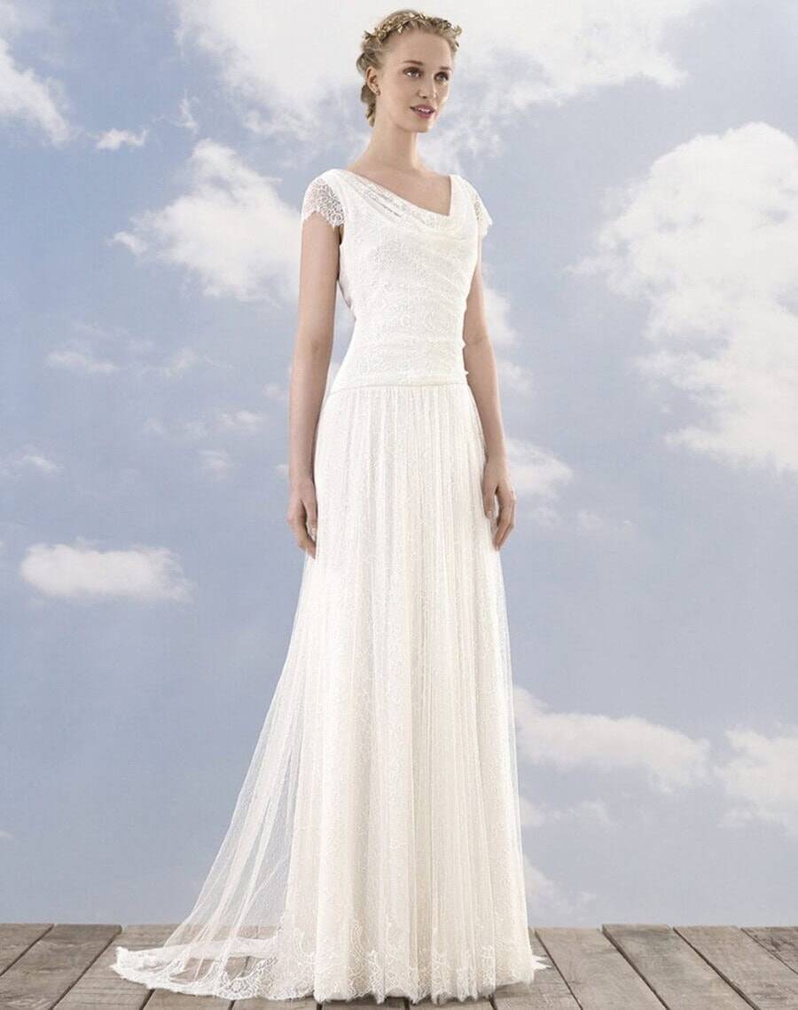 Sarah face Rembo Atelier robe de mariée fluide bohème simple légère épurée dentelle top bénitier drapé jupe tulle plat festonné de dentelle manchettes magasin de robes de mariée Paris