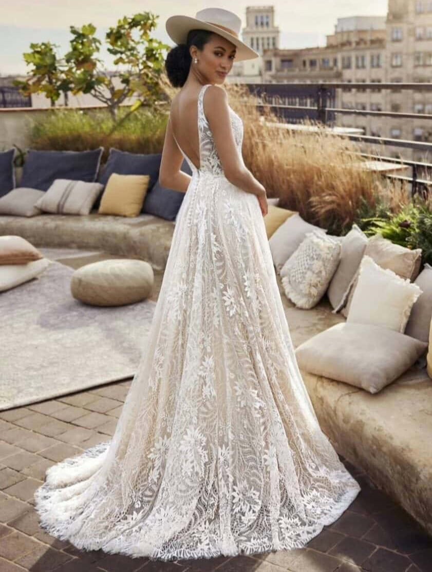 Stars dos White One robe de mariée A-line fluide dentelle top cache-coeur drapé jupe évasée boutique robe de mariée Paris