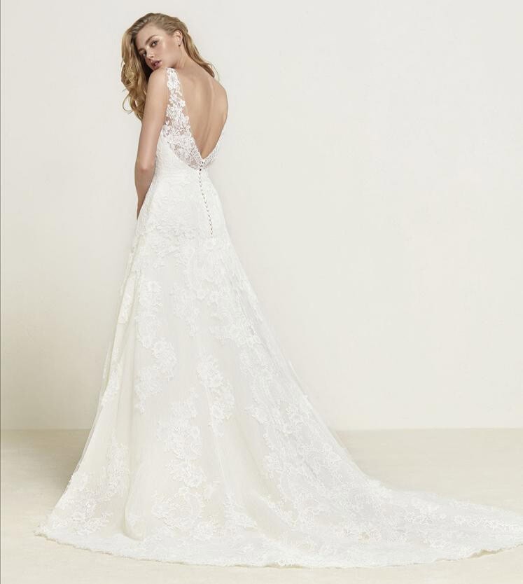 Drulias dos Pronovias robe de mariée A-line en dentelle top décolleté V bretelles en transparence de dentelle traîne festonné de dentelle magasin de robes de mariée Nogent sur Marne