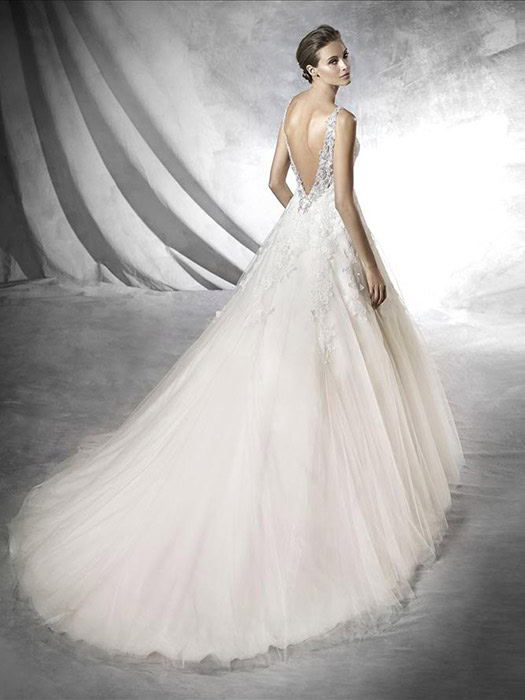 Prata dos La Sposa robe de mariée princesse top décolleté V dos V strassé jupe tulle plat applications de dentelle magasin de robes de mariée Nogent sur Marne